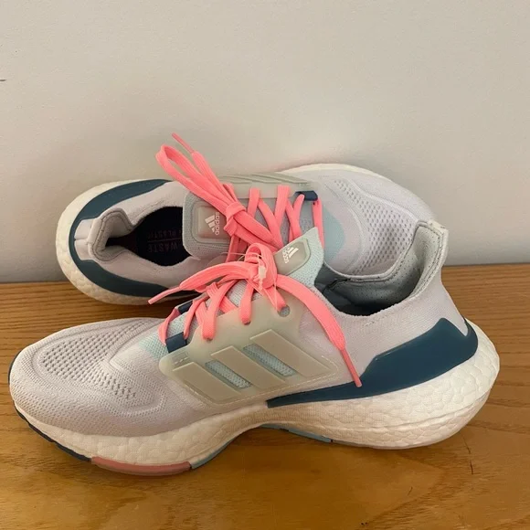 {Adidas} Ultraboost 22 Women’s Running Shoes - Picture 7 of 11